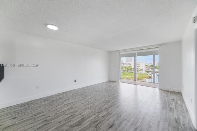 Building Photo - 2851 Leonard Dr