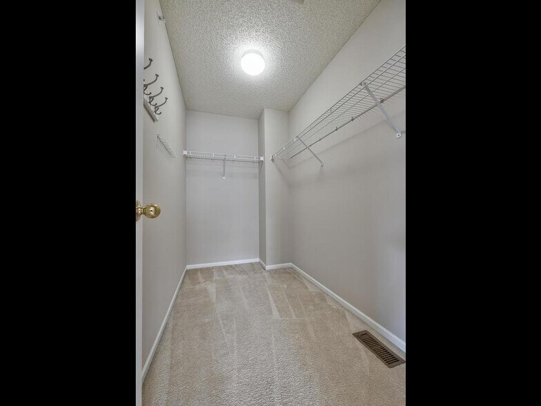 Building Photo - 15624 Lilac Dr