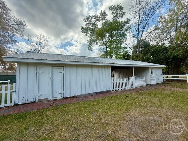 Building Photo - 504 N Maple St