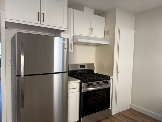 Building Photo - 415 S Main St