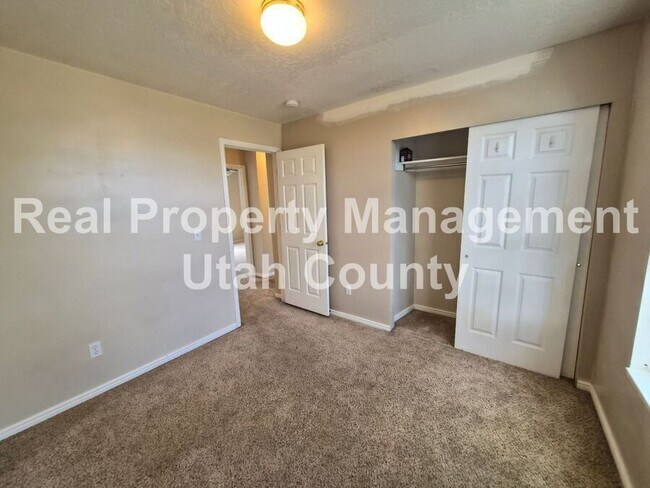 Building Photo - 510 E 300 S