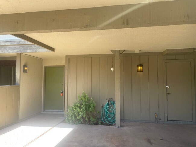 Building Photo - 3 Bed 2.5 Bath Pet-Friendly Retreat by The...