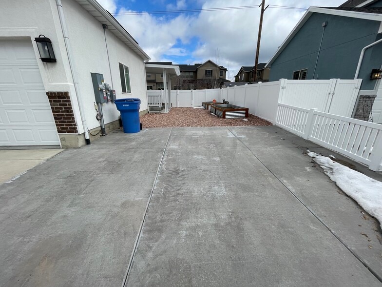 Building Photo - 3288 N 200 W