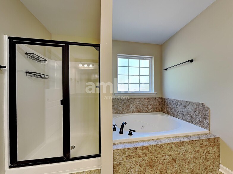 Building Photo - 112 Broken Bit Cir