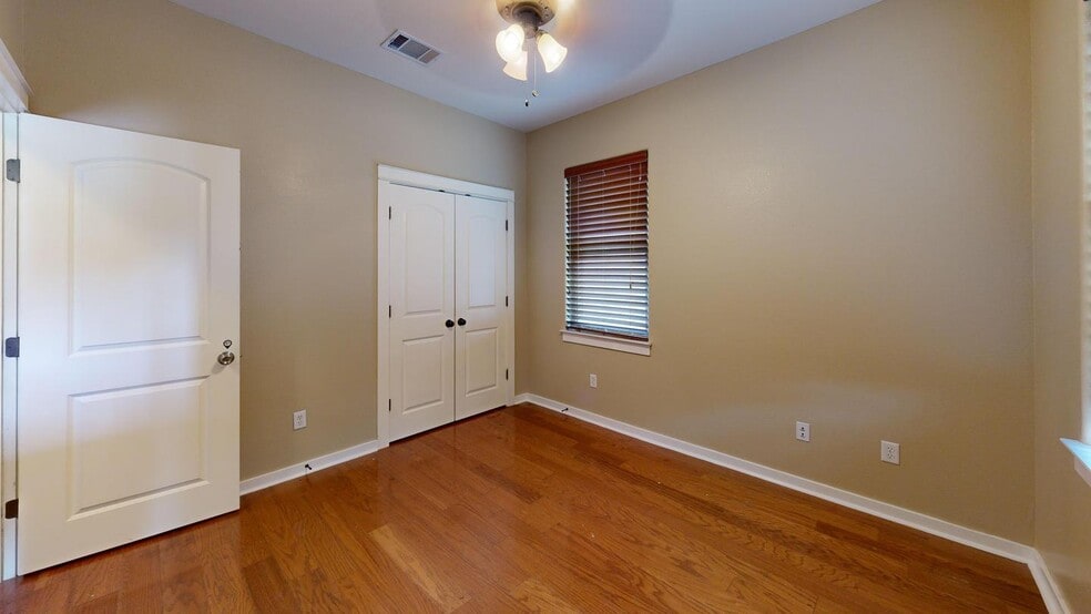 Building Photo - Beautifully updated home in a peaceful Geo...