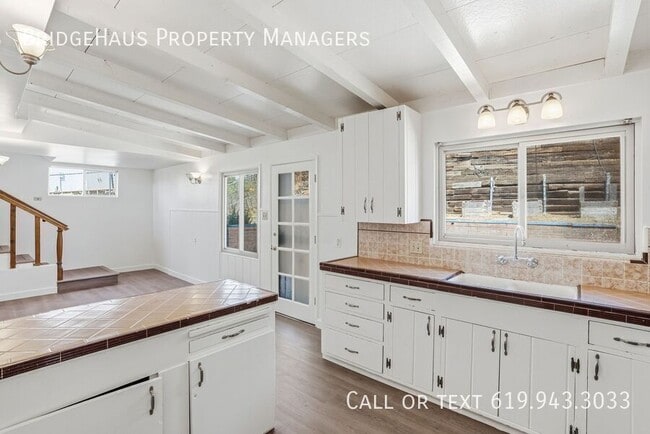 Building Photo - 7562 Zemco Dr