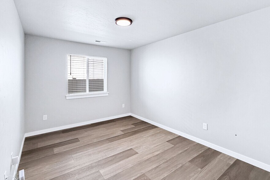 Building Photo - 10546 W Teratai St