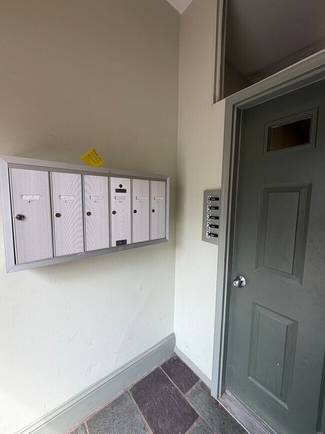 Building Photo - 49 N Main St