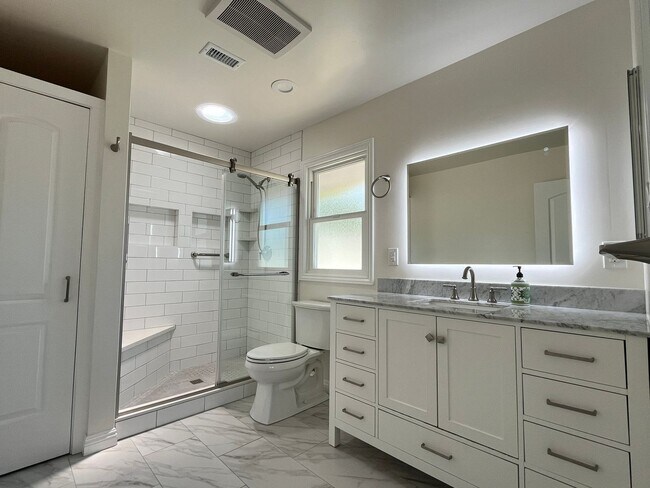 Building Photo - 2085 Warmlands Ave