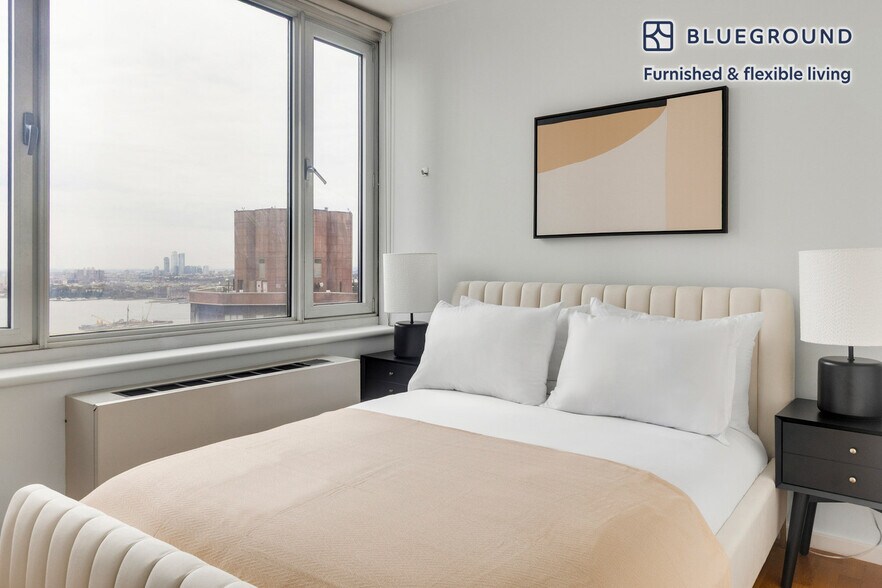 Building Photo - 635 W 42nd St