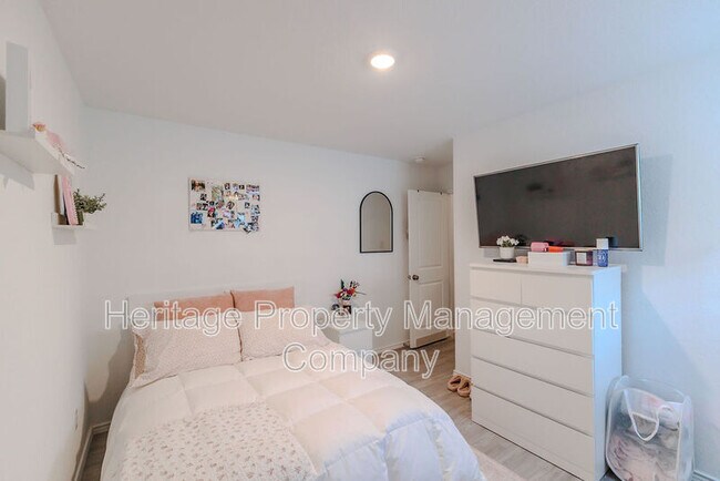 Building Photo - 10502 Torroja Wy