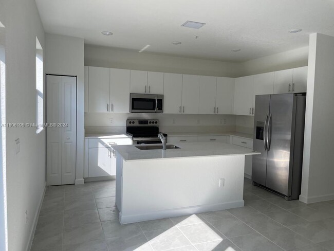 Building Photo - 212 SW 159th Terrace