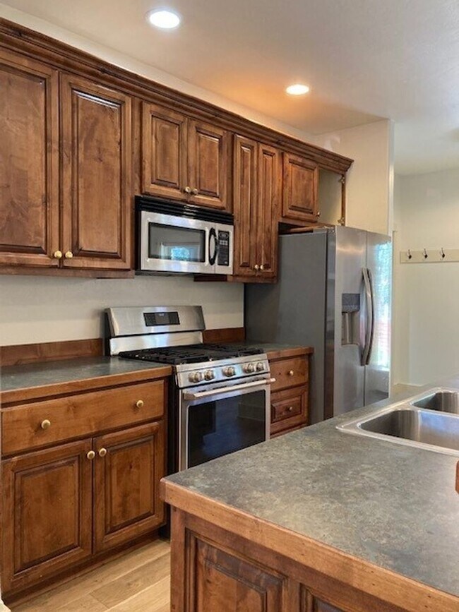 Building Photo - Charming in the Heart of Bozeman