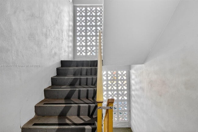 Building Photo - 500 NE 26th St