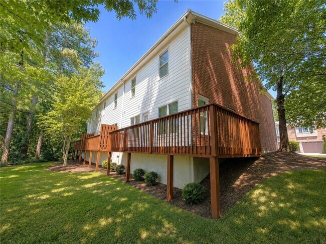 Building Photo - 1664 Oakbrook Lake Dr NW