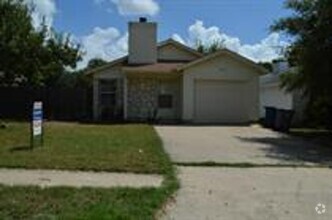 Building Photo - Tanglewood Cozy Home with huge yard