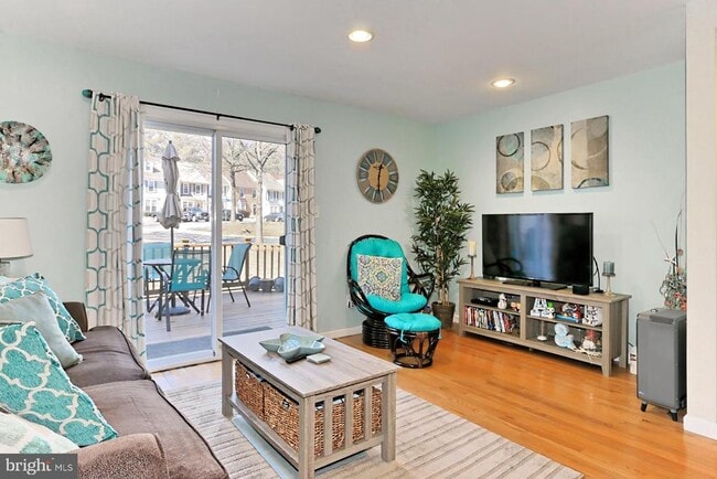 Building Photo - 8492 Laurel Oak Dr