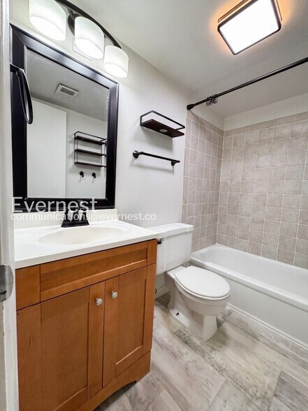 Building Photo - 1606 Cottonwood Dr