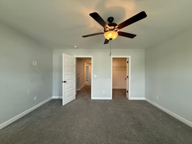 Building Photo - FOR RENT - Beautiful Townhome in Henderson...