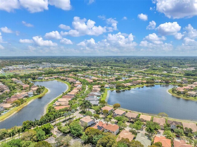 Building Photo - 19381 Stonebrook St