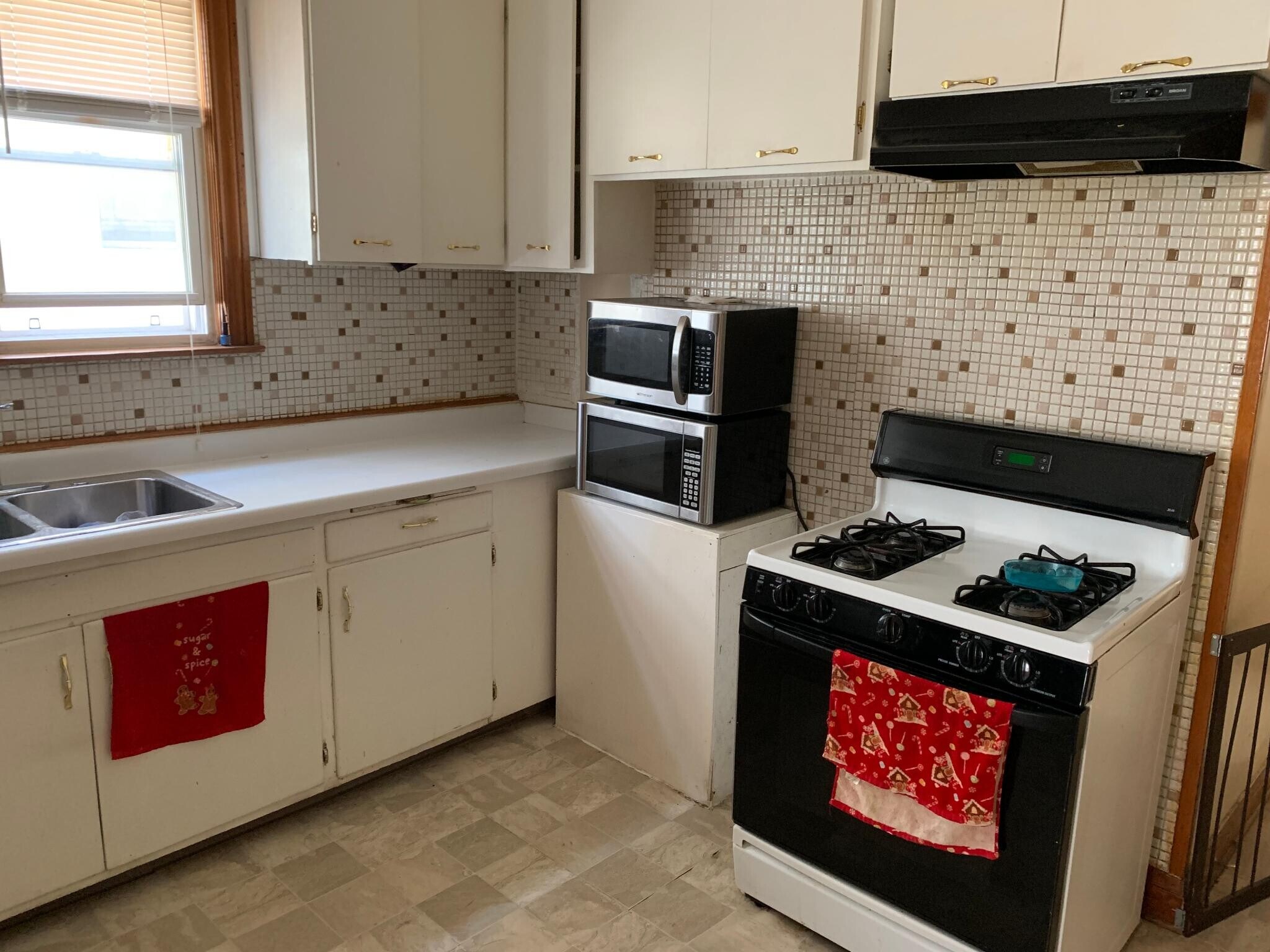 Kitchen - 3278 W Wabansia Ave