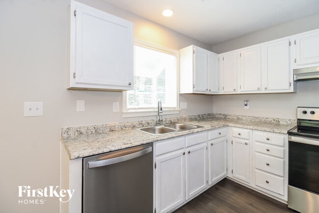 Building Photo - 5802 Chinaberry Pl