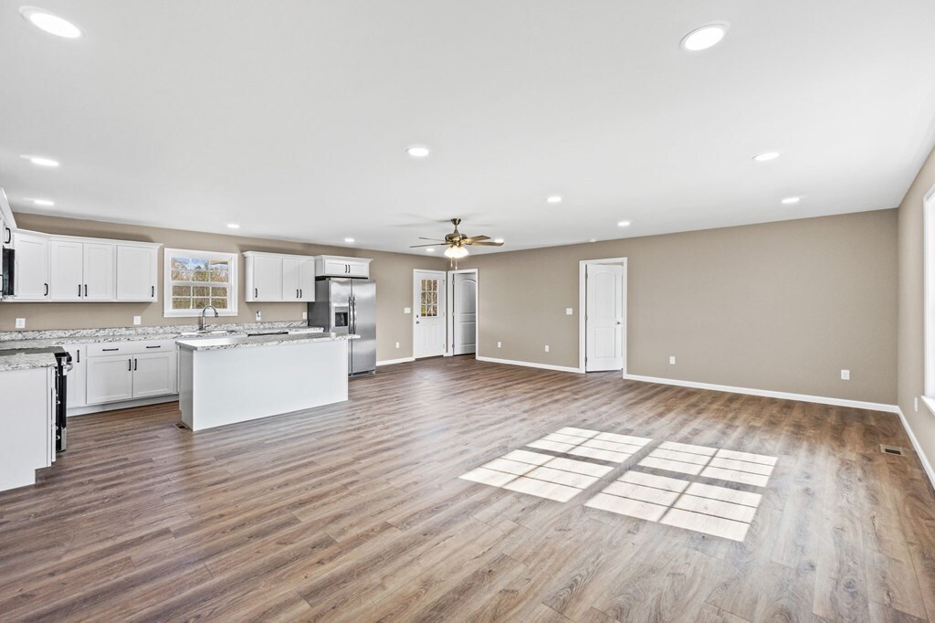 Building Photo - 5445 Window Cliff Rd