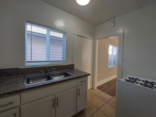 Interior Photo - 1335 Junipero Ave