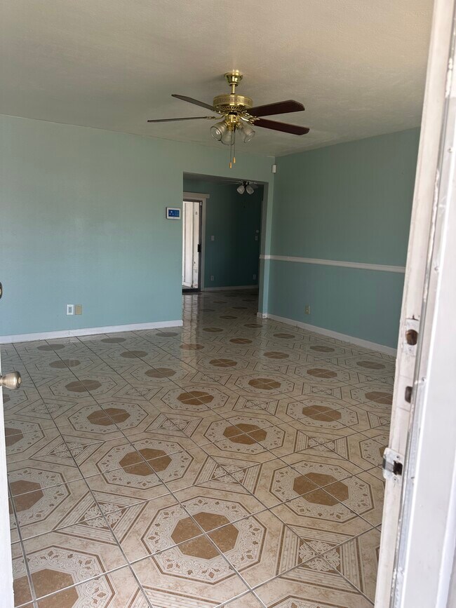 Building Photo - 3628 W Palmaire Ave