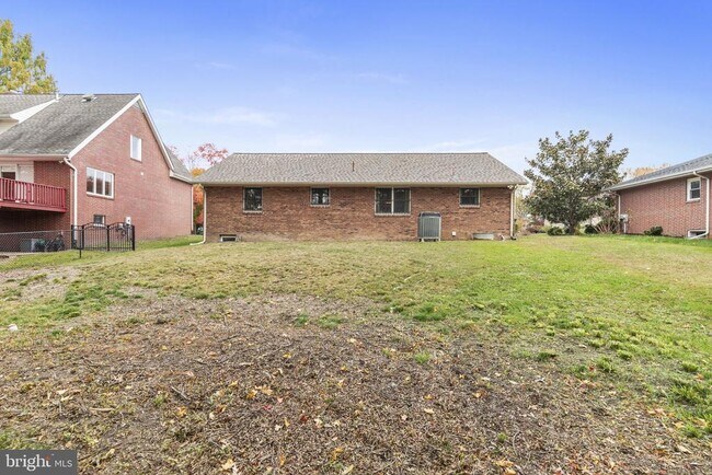 Building Photo - 638 Westwood Dr