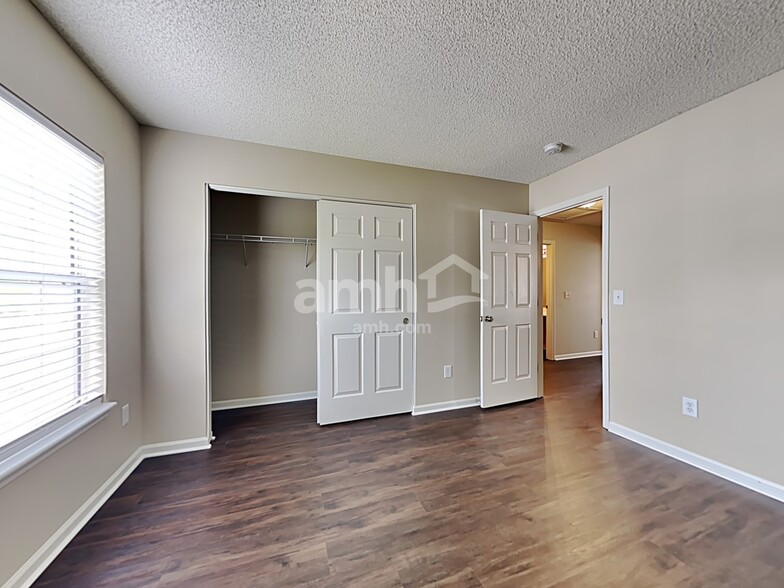 Building Photo - 133 Broken Branch Dr