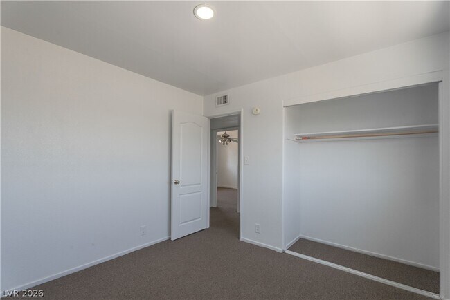 Building Photo - 2298 Golden Arrow Dr