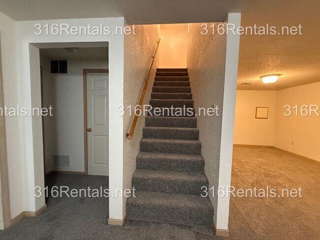 Building Photo - $1,595 - 3 bed 2 bath - Beautiful Remodeled Duplex Home Available Now!