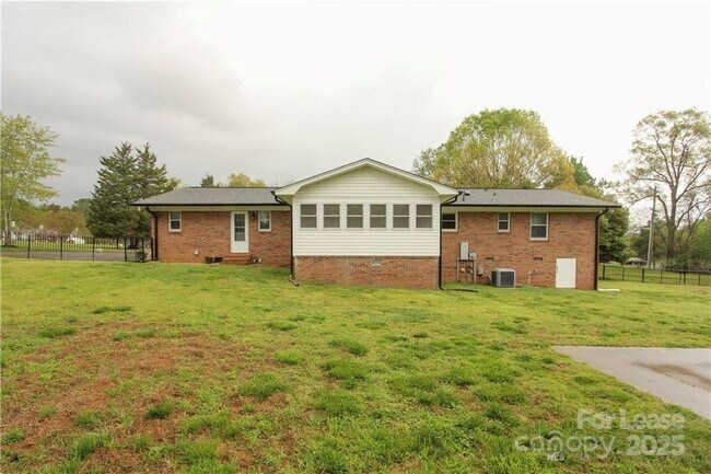 Building Photo - 12320 Winget Rd