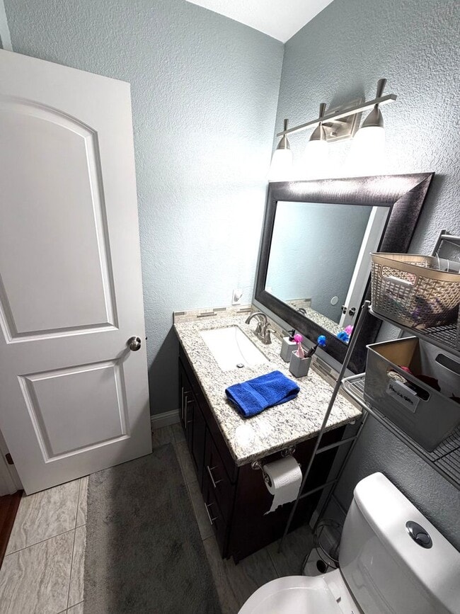 Building Photo - Desirable Home in Lincoln Village – A must see!