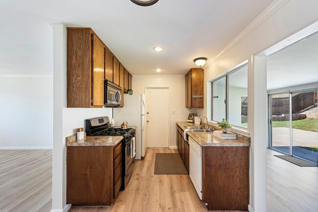 Building Photo - 14773 Stanford St