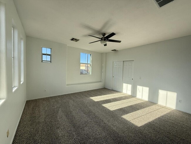 Building Photo - 1235 E Julian Dr