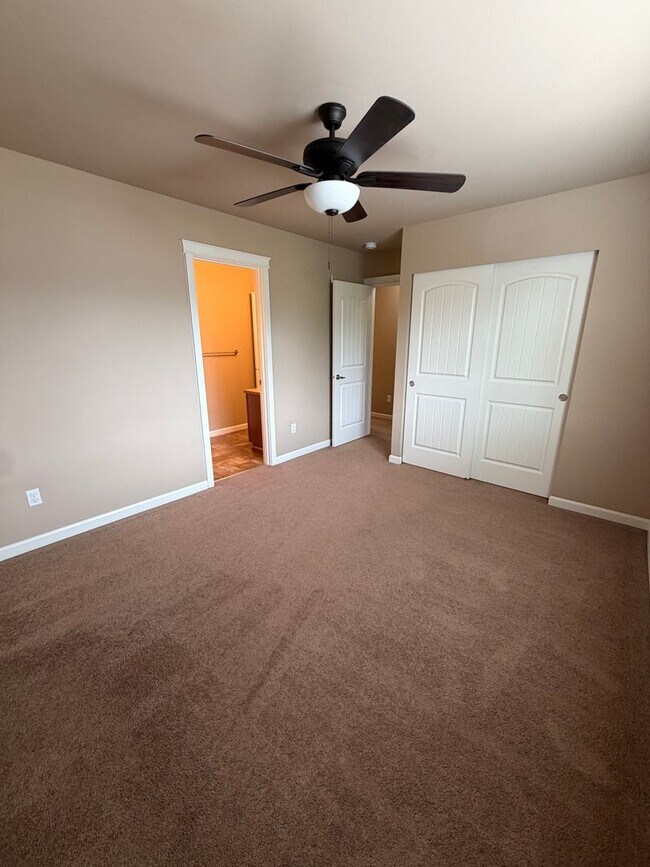 Building Photo - 1415 Grindstone Dr SE