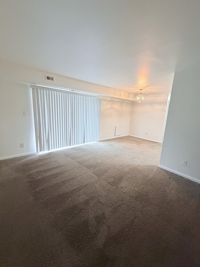 Building Photo - 1022 Adams Ave