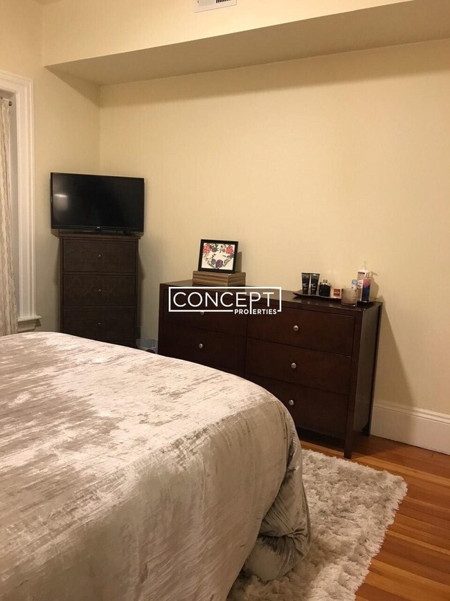 Building Photo - 1463 Beacon St