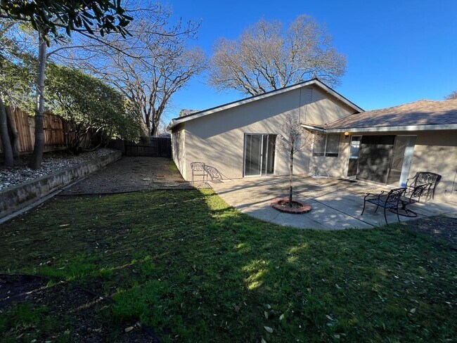 Building Photo - 8224 Canyon Oak Dr