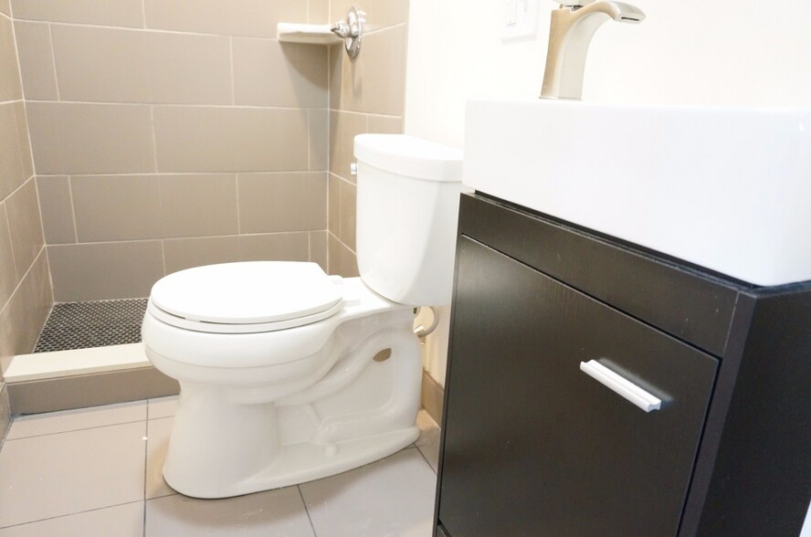 Building Photo - 21 Weitz St