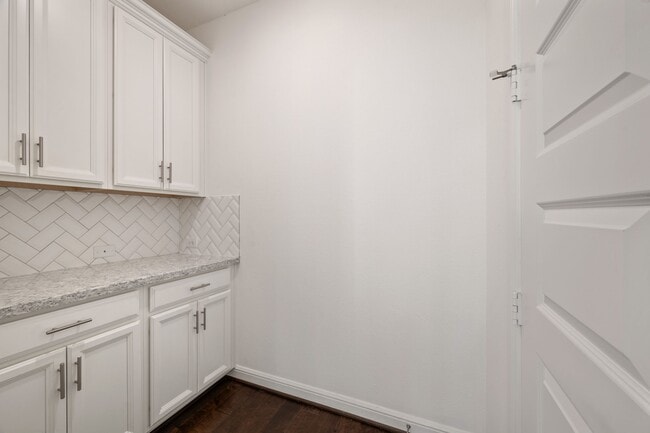 Building Photo - 4055 Woodland Meadow Dr