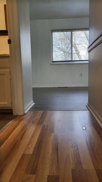 Building Photo - 2719 Narraganset Dr