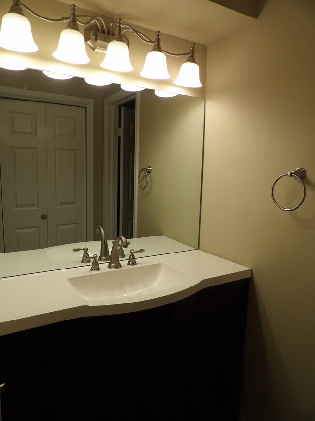 2nd Floor Bathroom - 98 Lincoln Park Rd