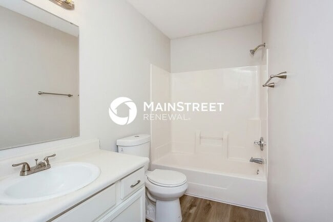 Building Photo - 4 Bedroom Pet-Friendly Home in Indianapolis, IN with Main Street Renewal