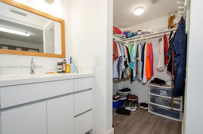 Building Photo - 6215 W 20th Ave