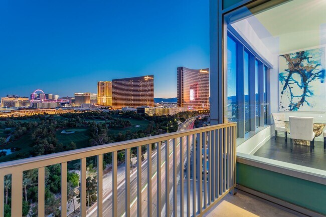 Building Photo - Fully Furnished High Rise with Wynn Golf Course Views!