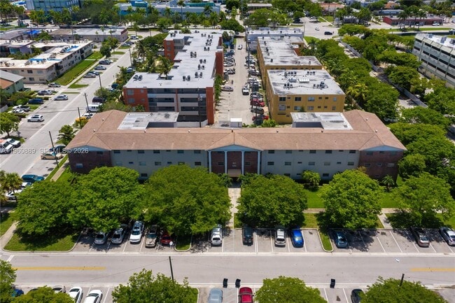 Building Photo - 16851 NE 18th Ave