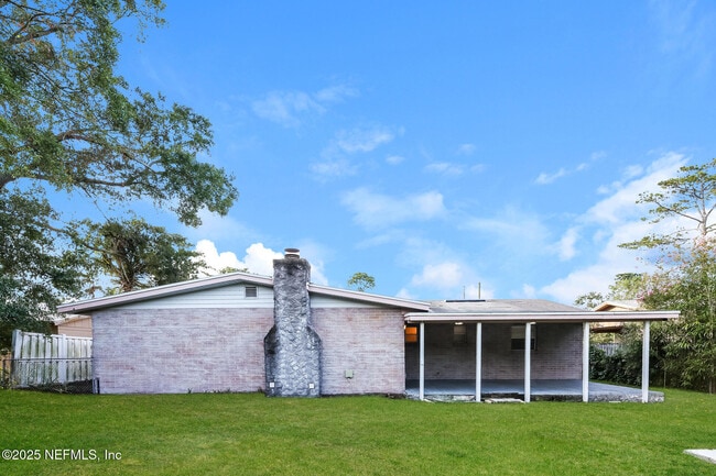 Building Photo - 10962 Luana Dr N